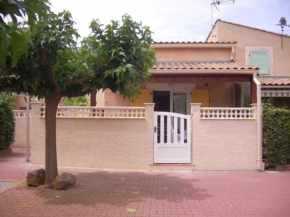 Belle villa d'angle, 6 couchages, cuisine climatisée, 3 chambres terrasse ombragée parking dans résidence sécurisée avec piscine commune, 400 m de la mer, LROND24